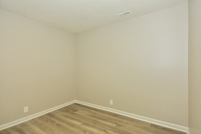 Building Photo - 183 Township Dr