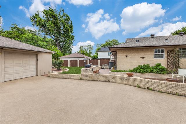 Building Photo - 9210 Larchwood Dr