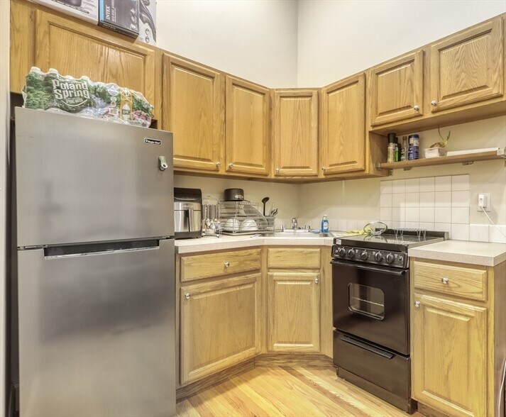 Primary Photo - 670 Tremont St