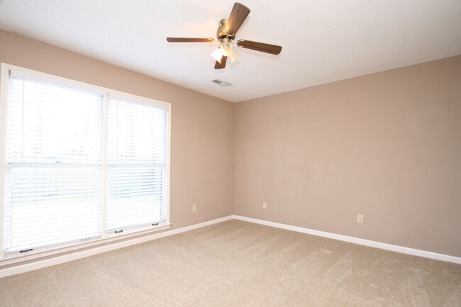 Building Photo - 15125 Balsam Dr SE