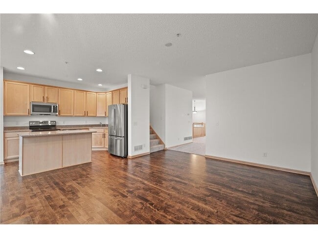Building Photo - 9995 Wildflower Dr