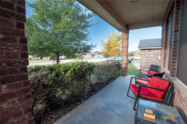 Building Photo - 5000 Willamette Ln