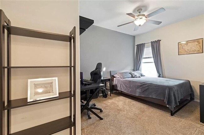 Building Photo - 156 Golden Eagle