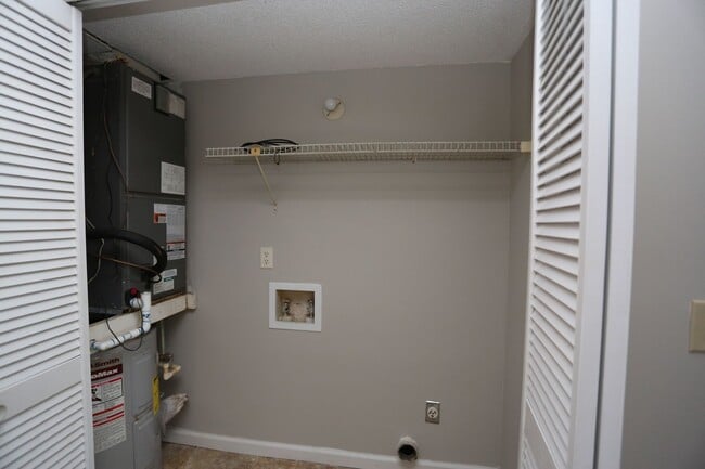 Building Photo - 3 Bedroom at Countryside
