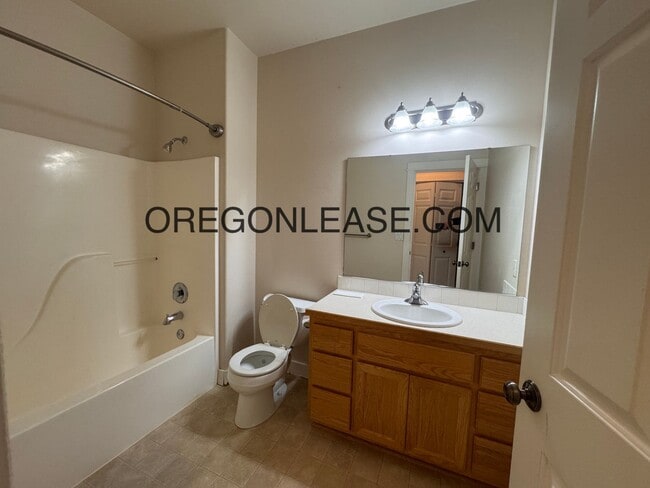 Building Photo - North Eugene 3/2 bath home