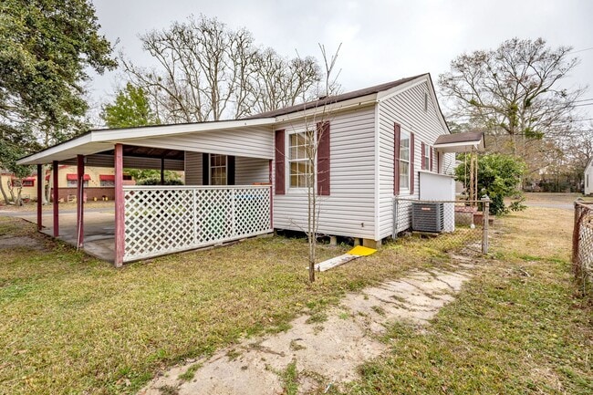 Building Photo - Cozy 2-Bedroom Home in Pascagoula