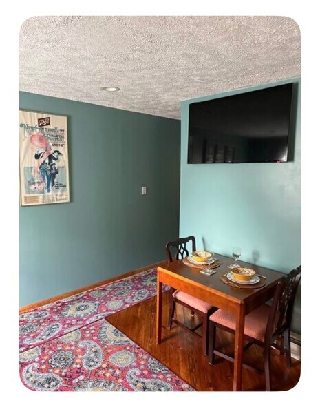 Building Photo - 608 Kerlerec St