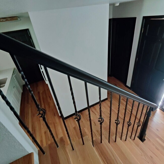 Building Photo - 3BR/2.5BA Townhome for Rent