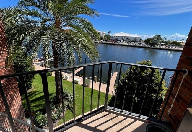 Building Photo - 1800 S Ocean Dr