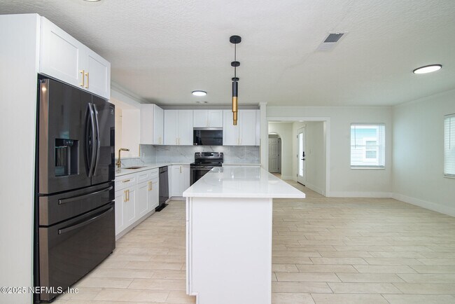 Building Photo - 111 Zoratoa Ave