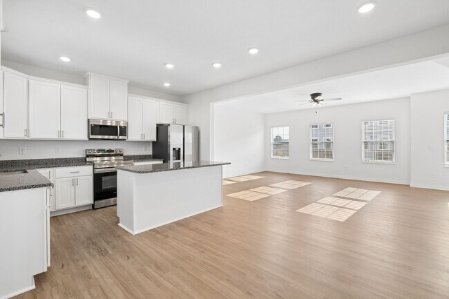 Building Photo - 119 Red Willow Dr