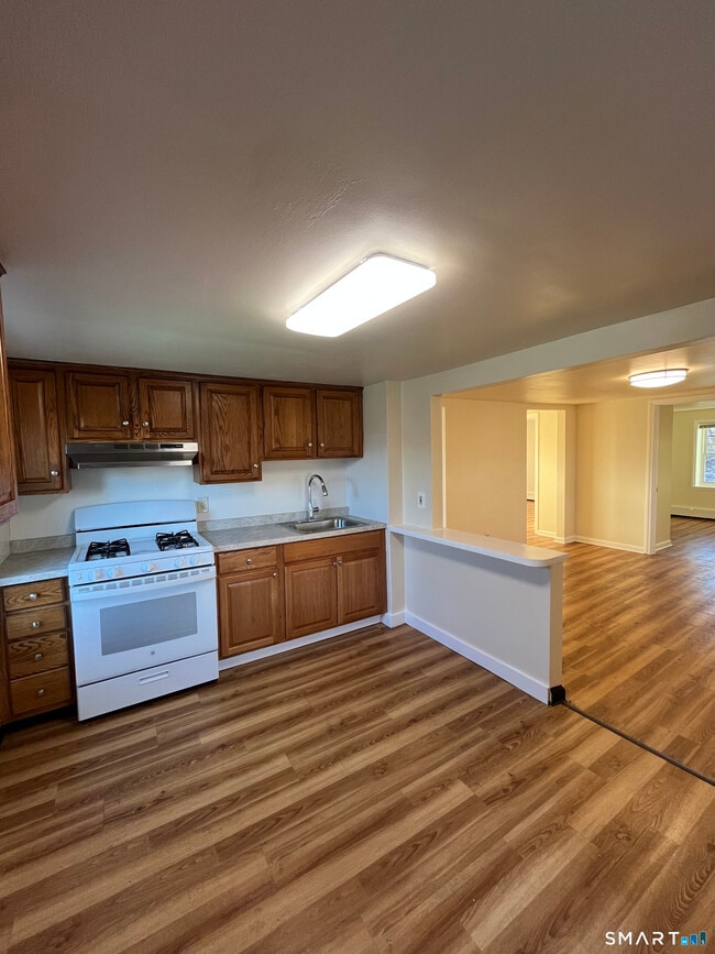 Building Photo - 6 Pleasant St