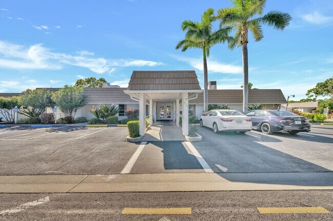 Building Photo - Annual furnished 2 bed/2 bath Villa in Sarasota close to Siesta Key!