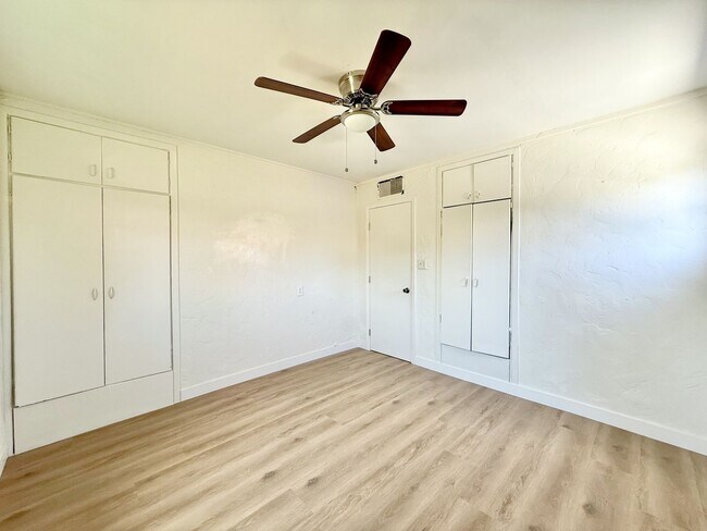 Building Photo - AVAILABLE NOW!!  RECENTLY UPDATED 1 Bedroom 1 Bathroom!! Apartment in Palm Desert