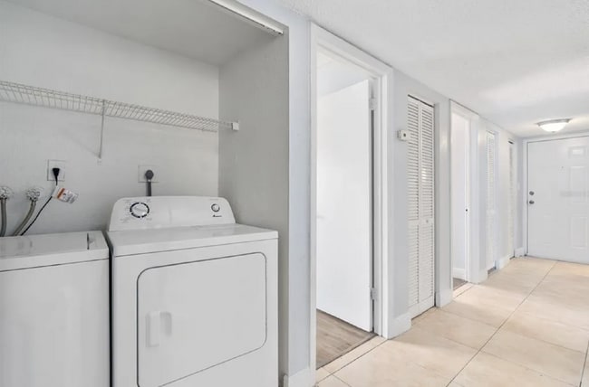 Building Photo - Spacious Renovated 3-Bedroom Condo with Ba...