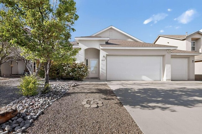 Building Photo - 2135 N Ensenada Cir SE
