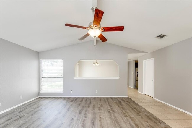 Building Photo - 816 Russet Valley Dr