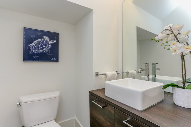 Building Photo - 3404 Saltus St