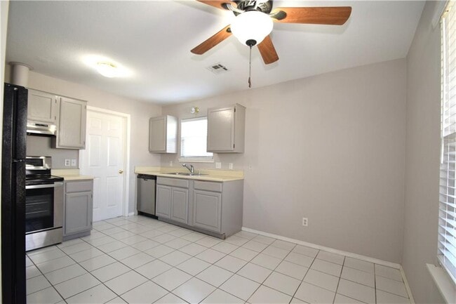 Building Photo - 2510 SE 4th St