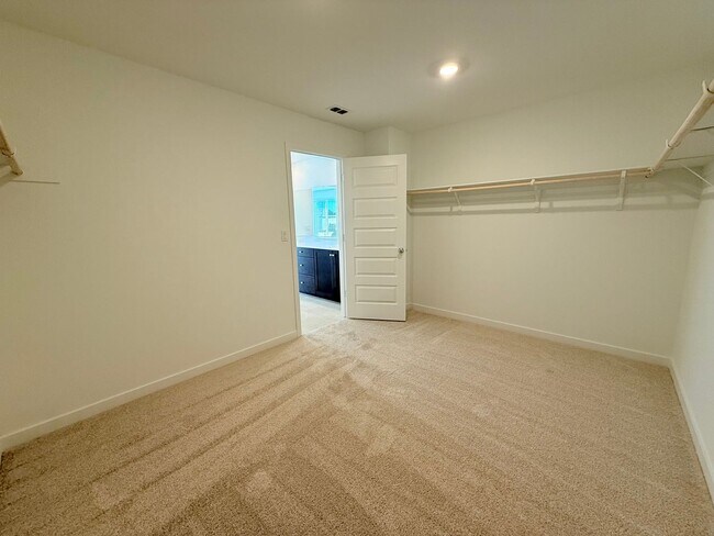 Building Photo - 10370 Bayson Wy