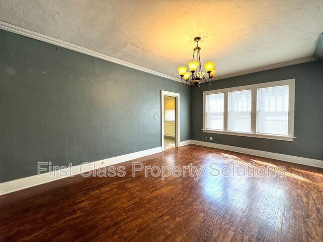 Building Photo - 1400 NW 22nd St