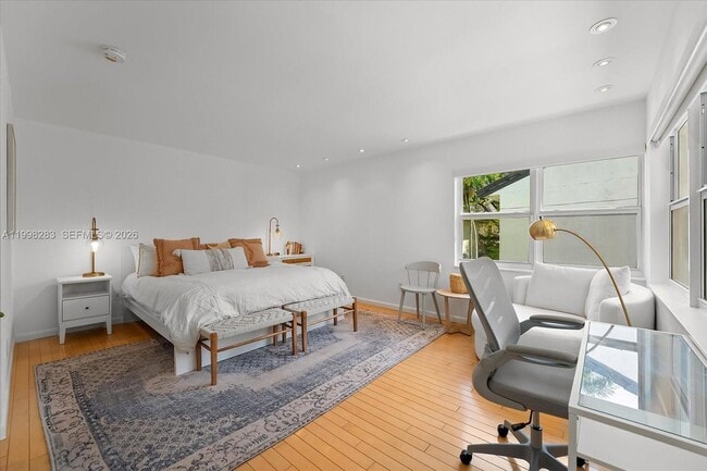 Building Photo - 2721 SW 22nd Ave