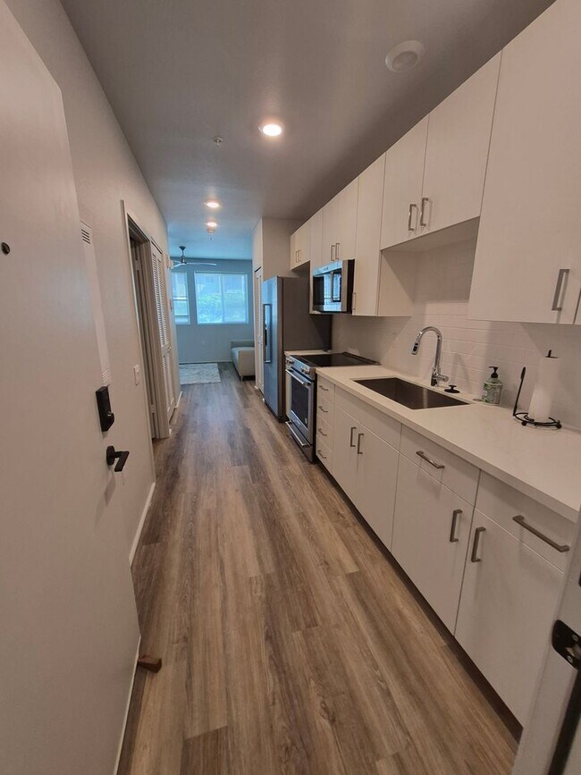 Building Photo - Newly Built Condo Studio, 1ba, 1pkg 354sqft. for $2300