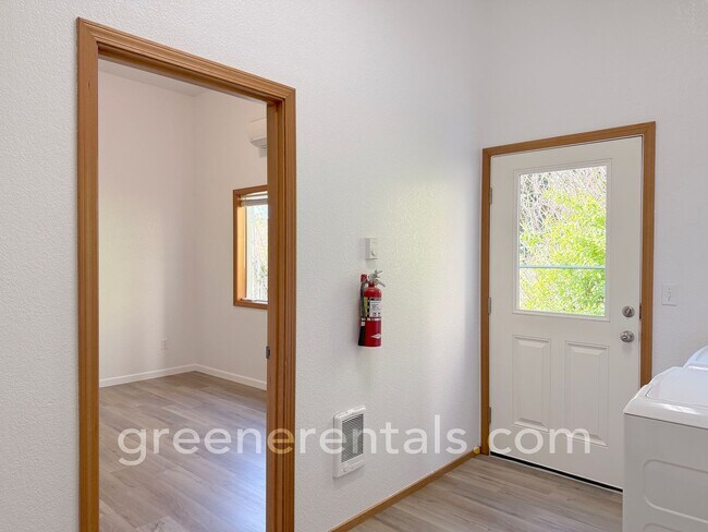 Building Photo - Spacious 2BR/2BA Rambler in Tumwater