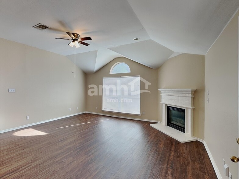 Building Photo - 909 Remington Dr