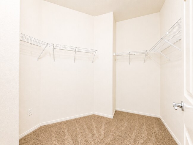 Building Photo - 3 Bedroom condo in Lake Elsinore