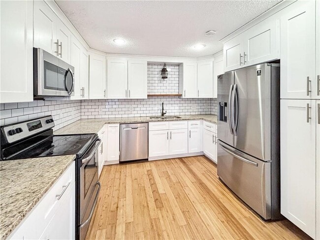 Building Photo - 1543 Hillhaven Dr