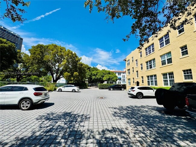 Building Photo - 3224 Biscayne Blvd