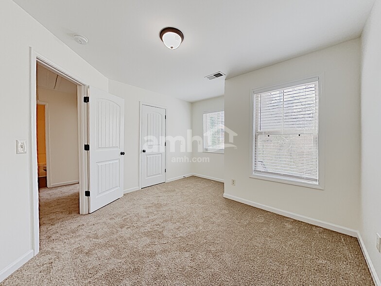 Building Photo - 406 Sheila Way