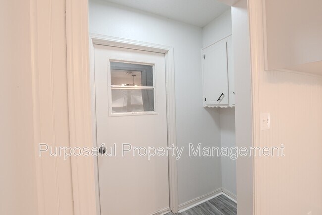 Building Photo - 2412 Laneway Dr