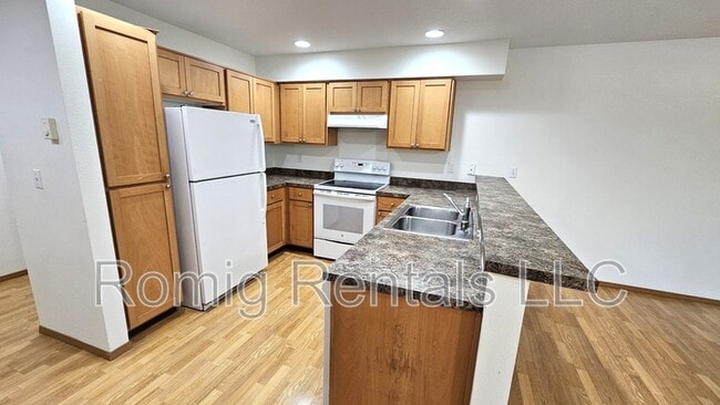 Building Photo - 8102 NE 36th Ct