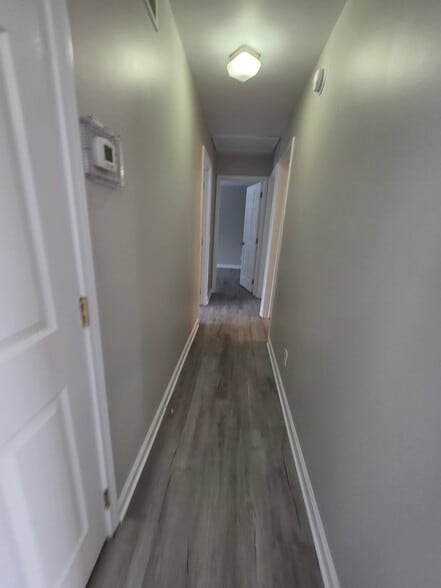 Building Photo - 10 Susquehanna Dr