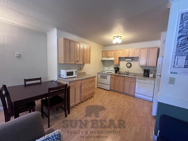 Primary Photo - 1 Bedroom in the Pinebrok Complex - Centra...