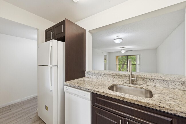 Building Photo - 2039 Coral Ridge Dr