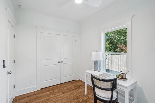 Building Photo - 1036 Dell Ave SE