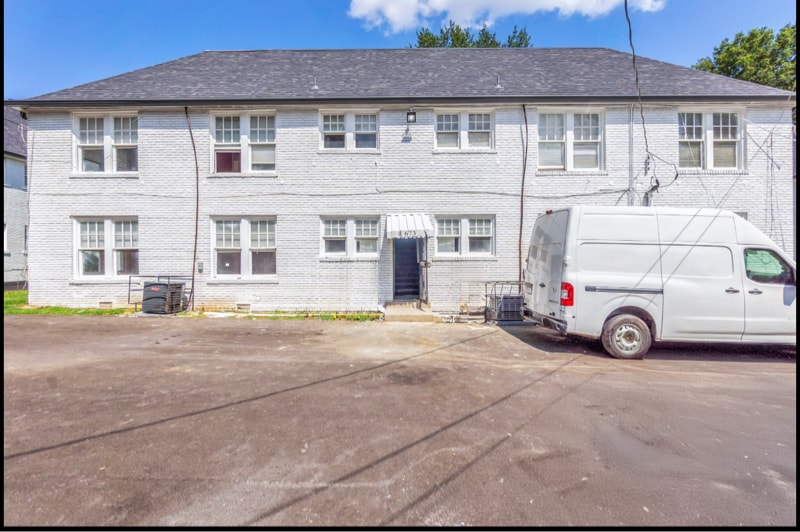 Building Photo - 665 E Pkwy S