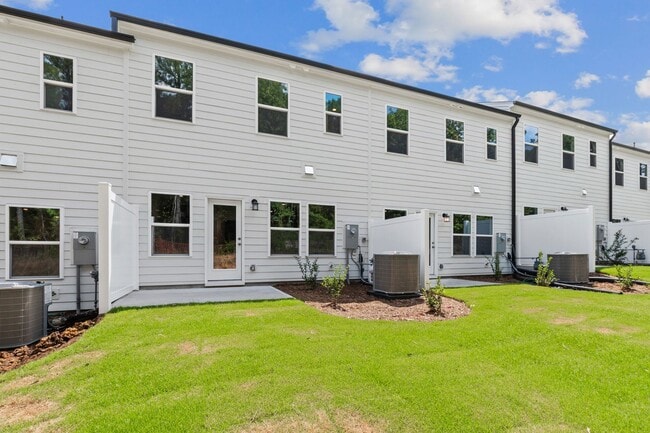 Building Photo - Modern 3-Bedroom Townhome Near Downtown Du...