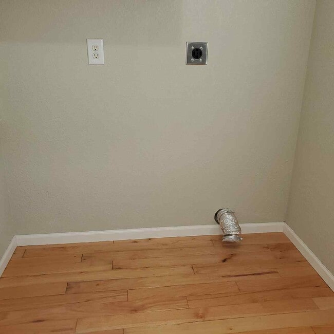 Building Photo - 449 Poplar St