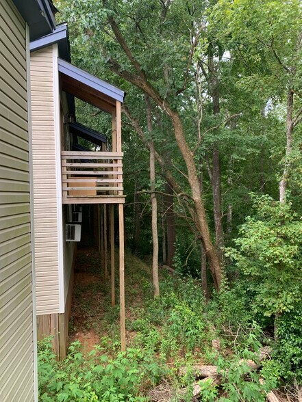 Building Photo - 1112 Cardinal St #112