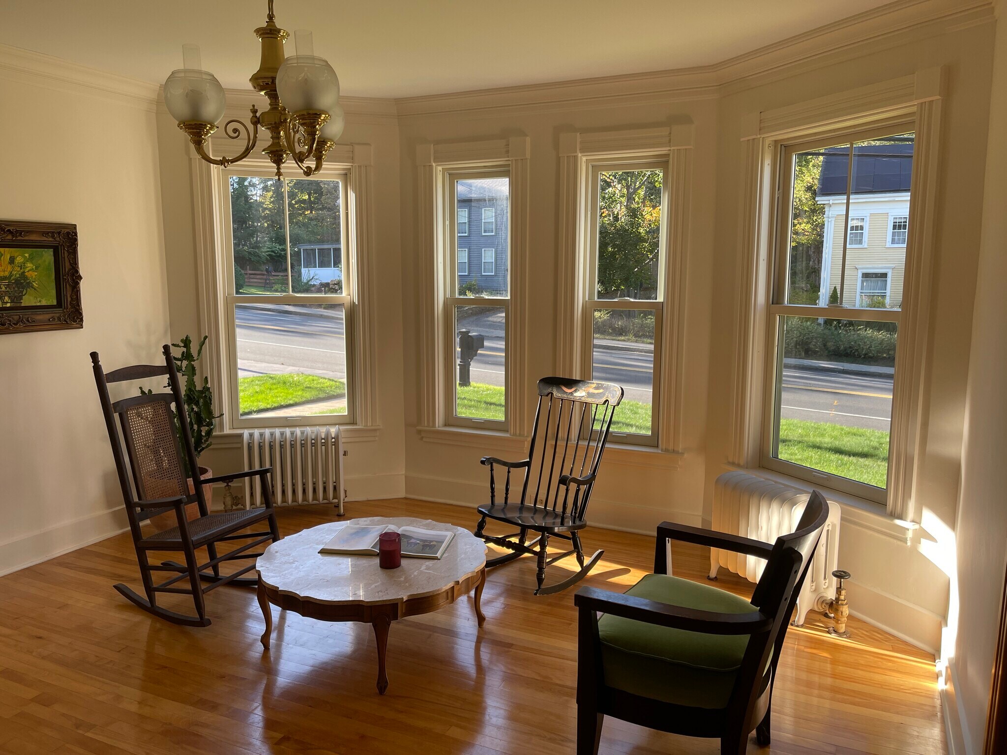 Bay Windows - 256 Main St