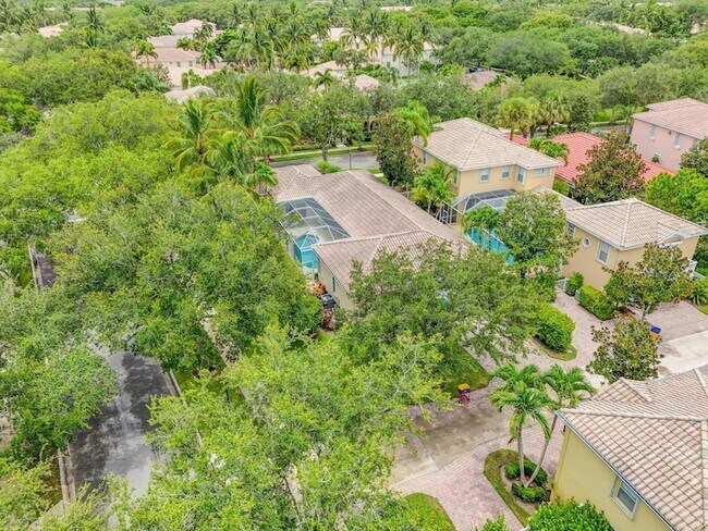 Building Photo - 121 Savona Dr