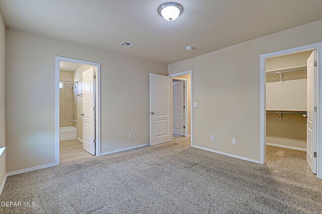 Building Photo - 14321 Paraiso Dr