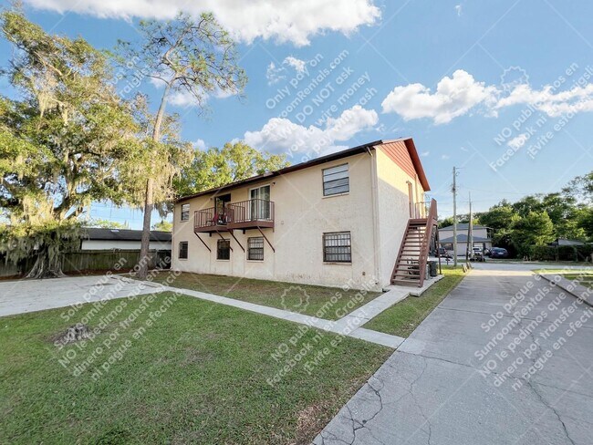 Building Photo - 3906 E Bird St B