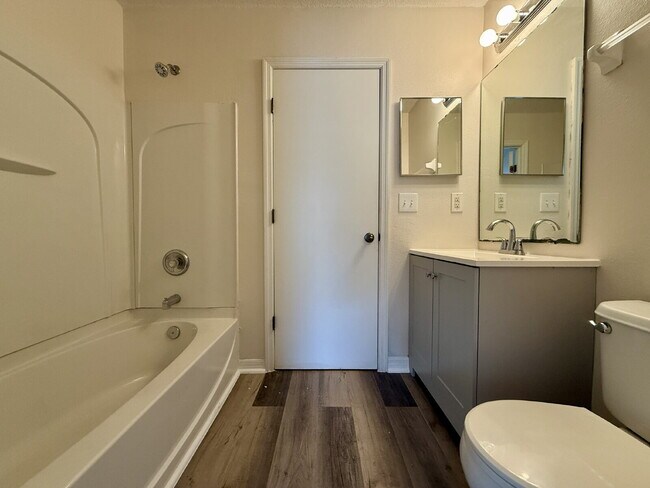 Building Photo - Stunning Townhouse with Breathtaking Water...