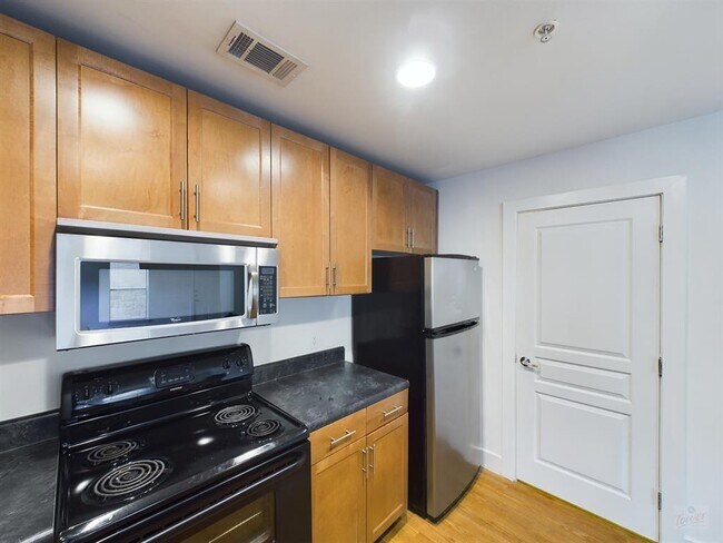 Building Photo - 711 W 32nd St
