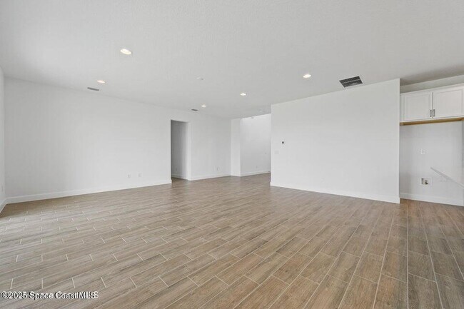 Building Photo - 2737 Kamin Dr